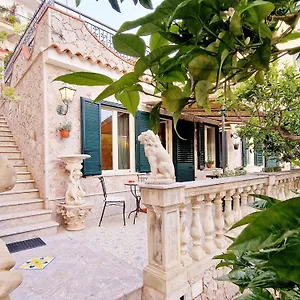  Apartment Donna Rosa - Your In